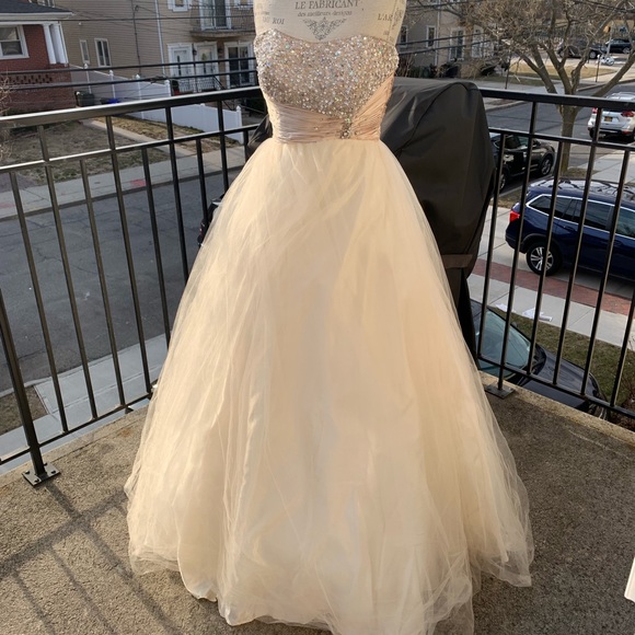 Jovani Dresses & Skirts - Jovani Tulle Strapless Sparkly Ball Gown Size 6